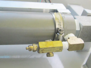 油圧シリンダー継手交換前